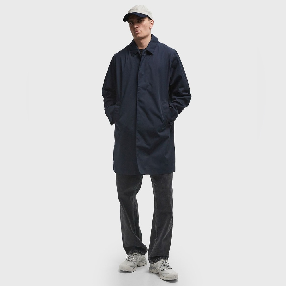Barbour Rokig Waterproof Jacket in Navy